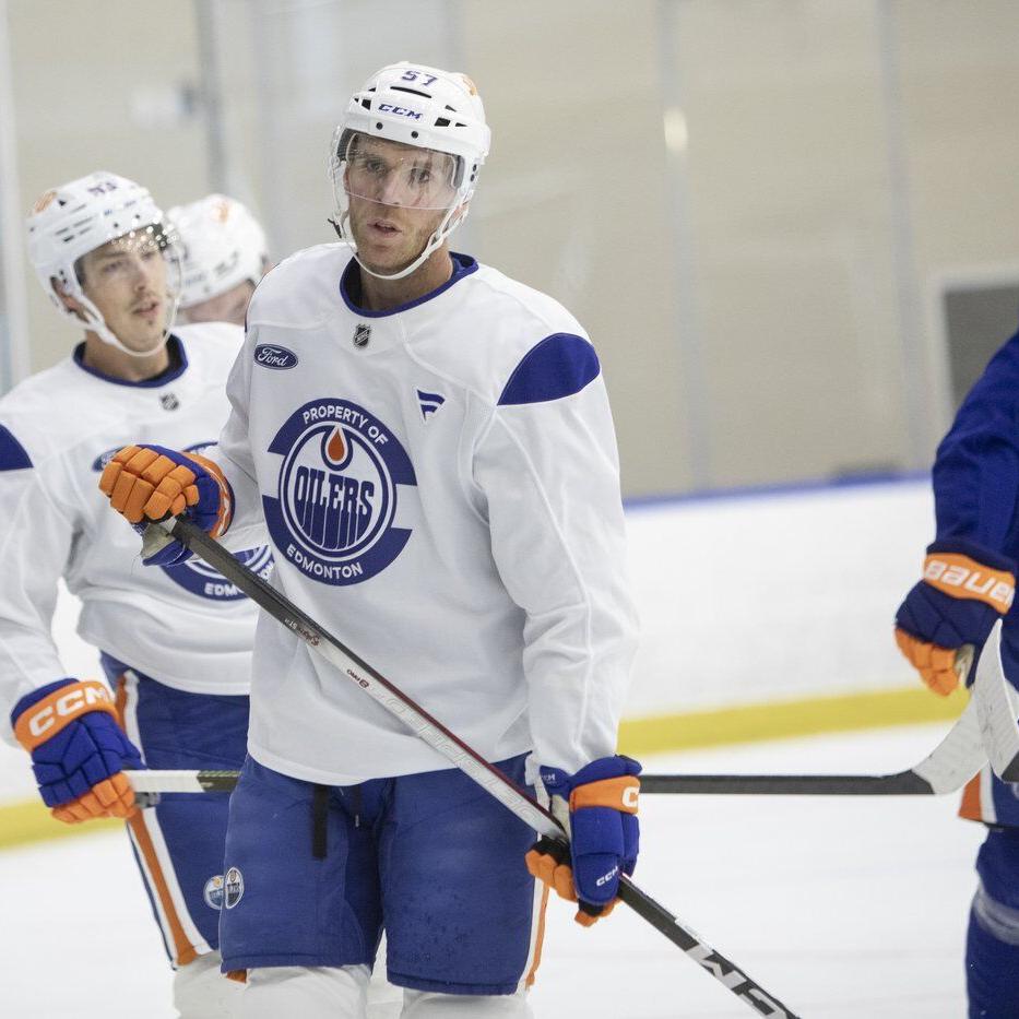 Oilers sign captain Connor McDavid to two-year, US$25-million deal